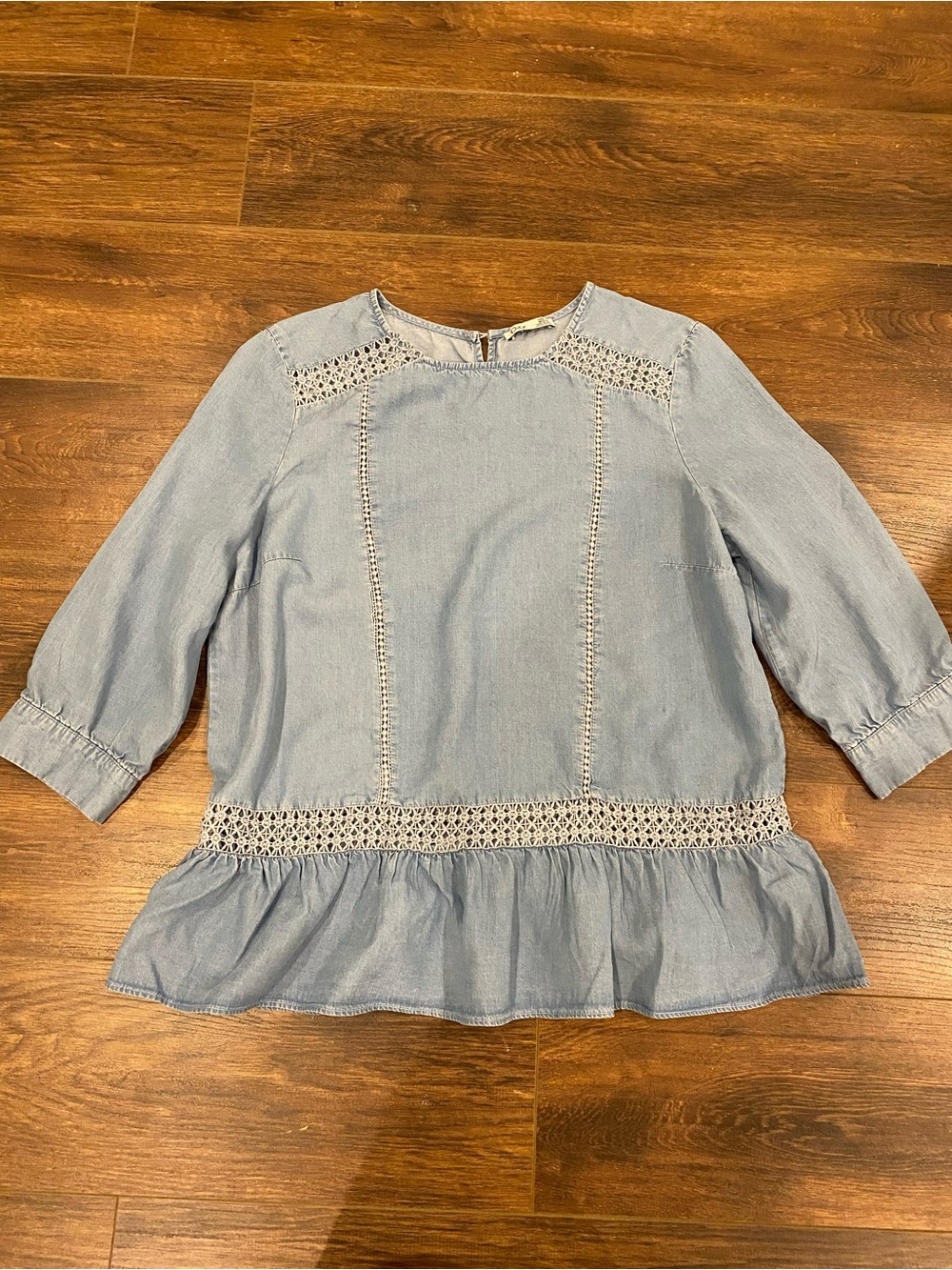 Dex chambray blouse lace trim size medium